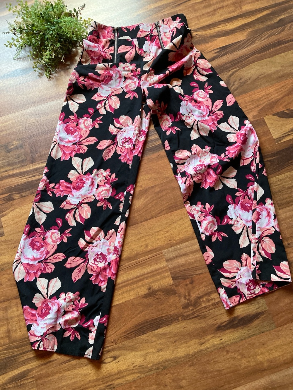 Metaphor Small black with floral elastic back , front zip accent flowing pants